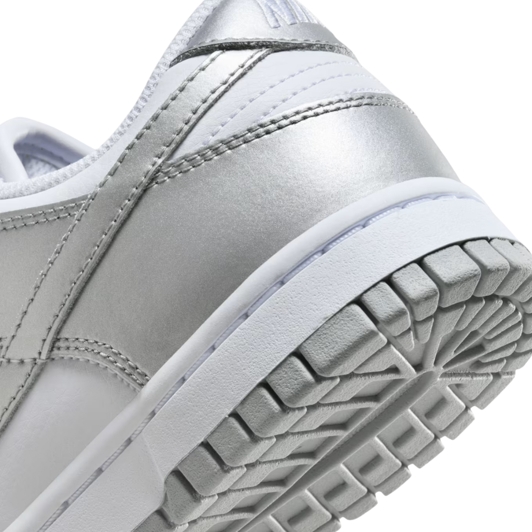 Nike Dunk Low Metallic Silver - Missing Box Lid